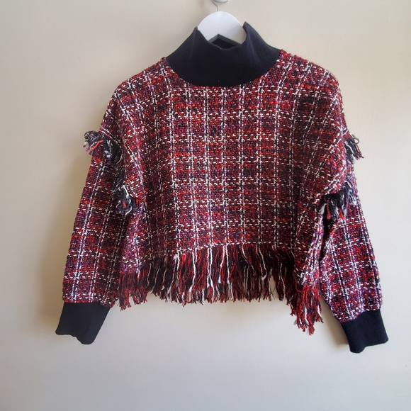 Tweed crop Top With fringe with turtle neck, low sleeve seams - Picture 2 of 7